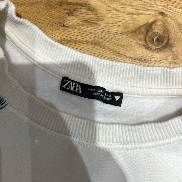 Zara preloved white and black sweatshirt🔥❤️🍂 - Picture 2 of 8
